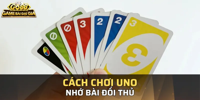 Hãy quan sát và cố gắng dự đoán bài đối thủ còn lại
